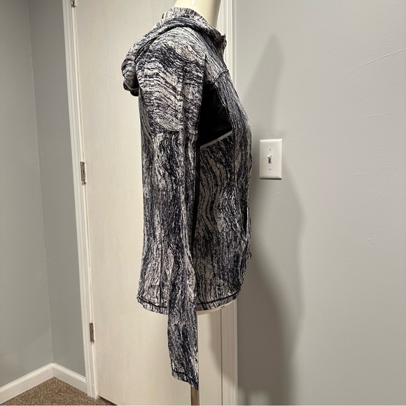 Lululemon Zip Pullover - Picture 2 of 6